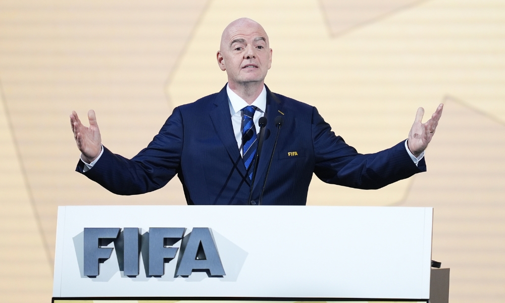 九球直播:记者:若阿诺德离队且范迪克留队,麦卡很可能成为利物浦副队长.